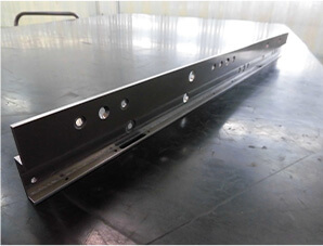 産業用機械部品（レール）